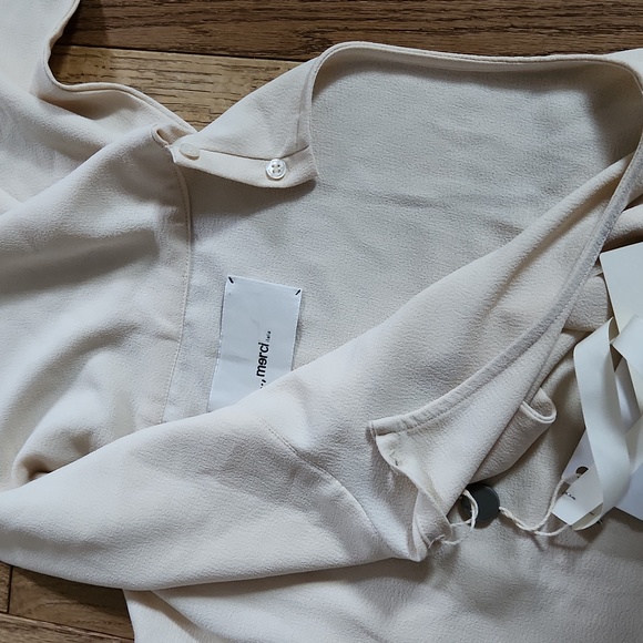 Cream colored top - Picture 5 of 10